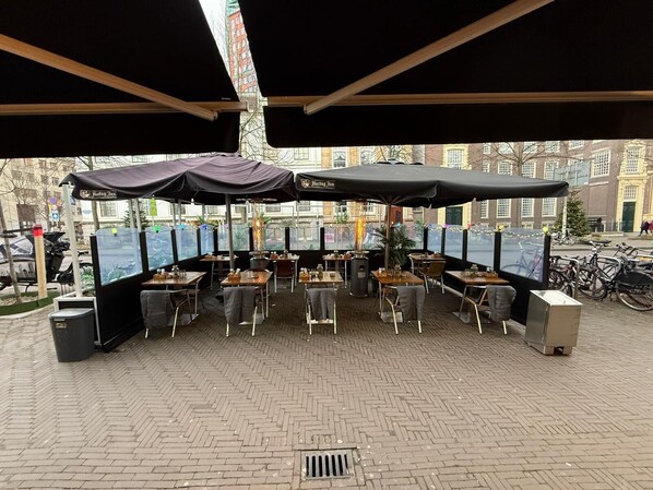 Terrace/patio - Bella Vita Hotel en Restaurant (Den Haag)