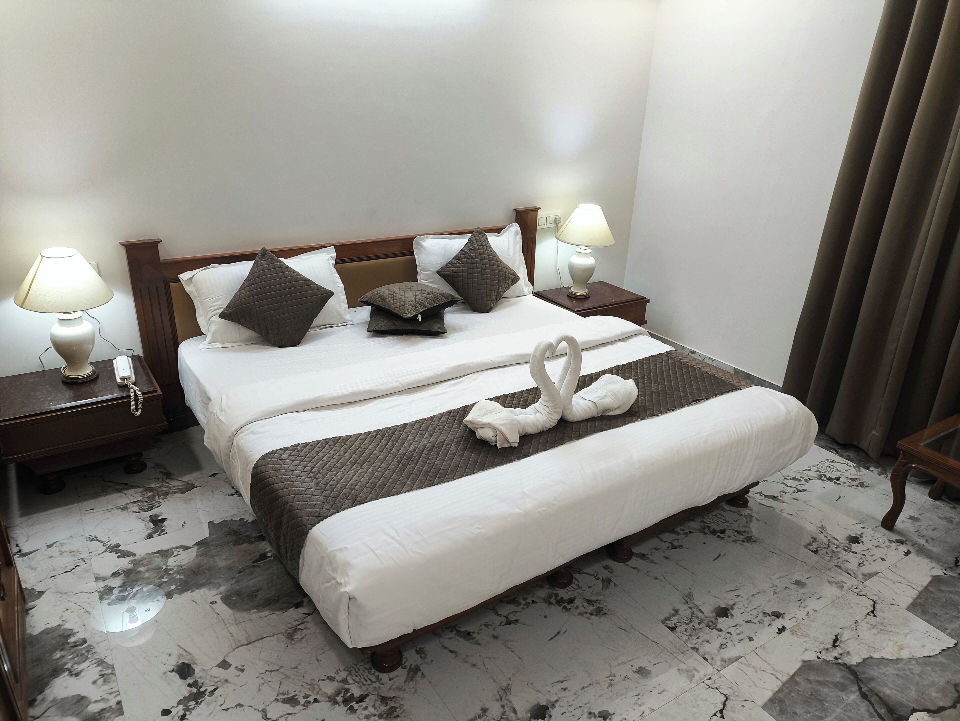 Quarto casal superior | Escrivaninha, espaço de trabalho para notebook, Wi-Fi de cortesia