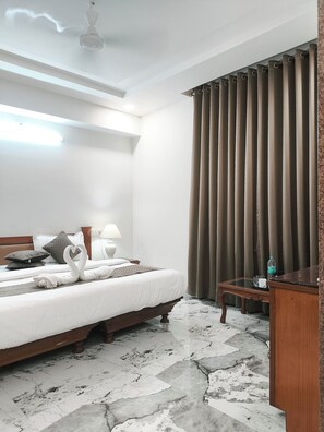 Luxury Double Room - INANIYA PALACE AND GARDEN (Jalor)