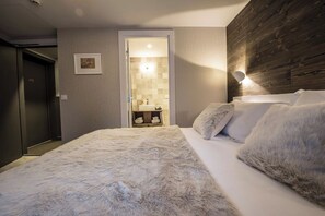 8 Schlafzimmer, Schreibtisch, Reisekinderbett, WLAN