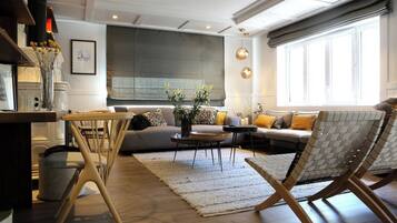 TV, fireplace, stereo