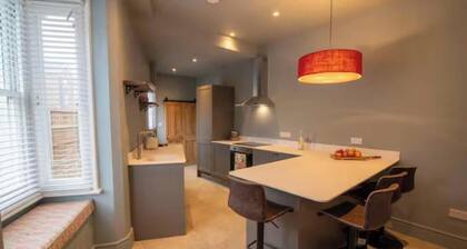 Victorian 3 bedroom Terrace 10 mins walk to Colchester centre