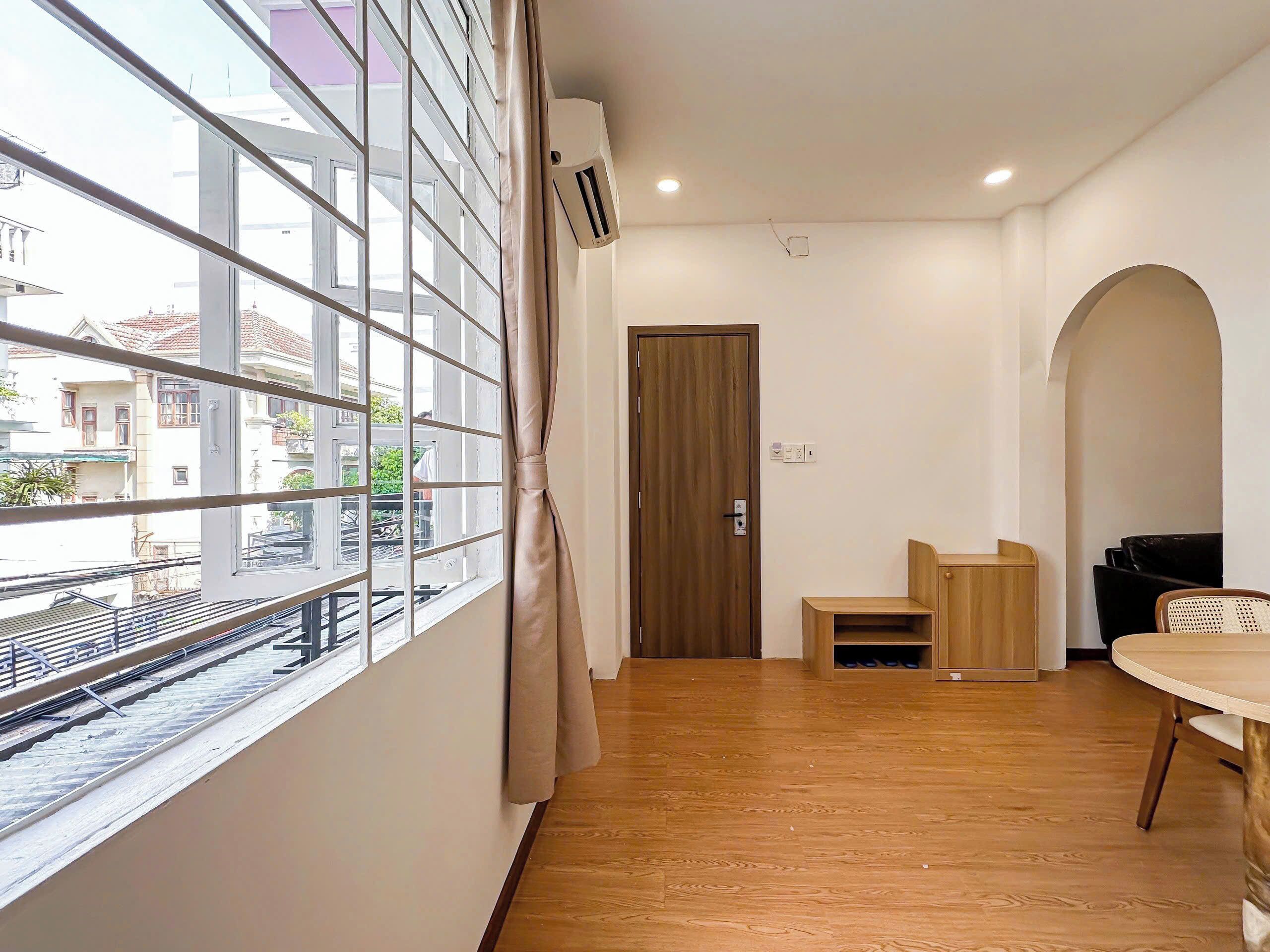 Caja de seguridad en la habitación, escritorio y cortinas blackout 