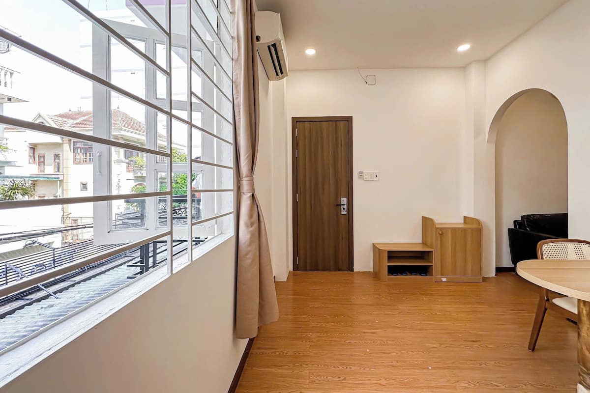 Kamar Double Deluks, pemandangan kota | Brankas, meja kerja, tirai kedap cahaya, dan kedap suara
