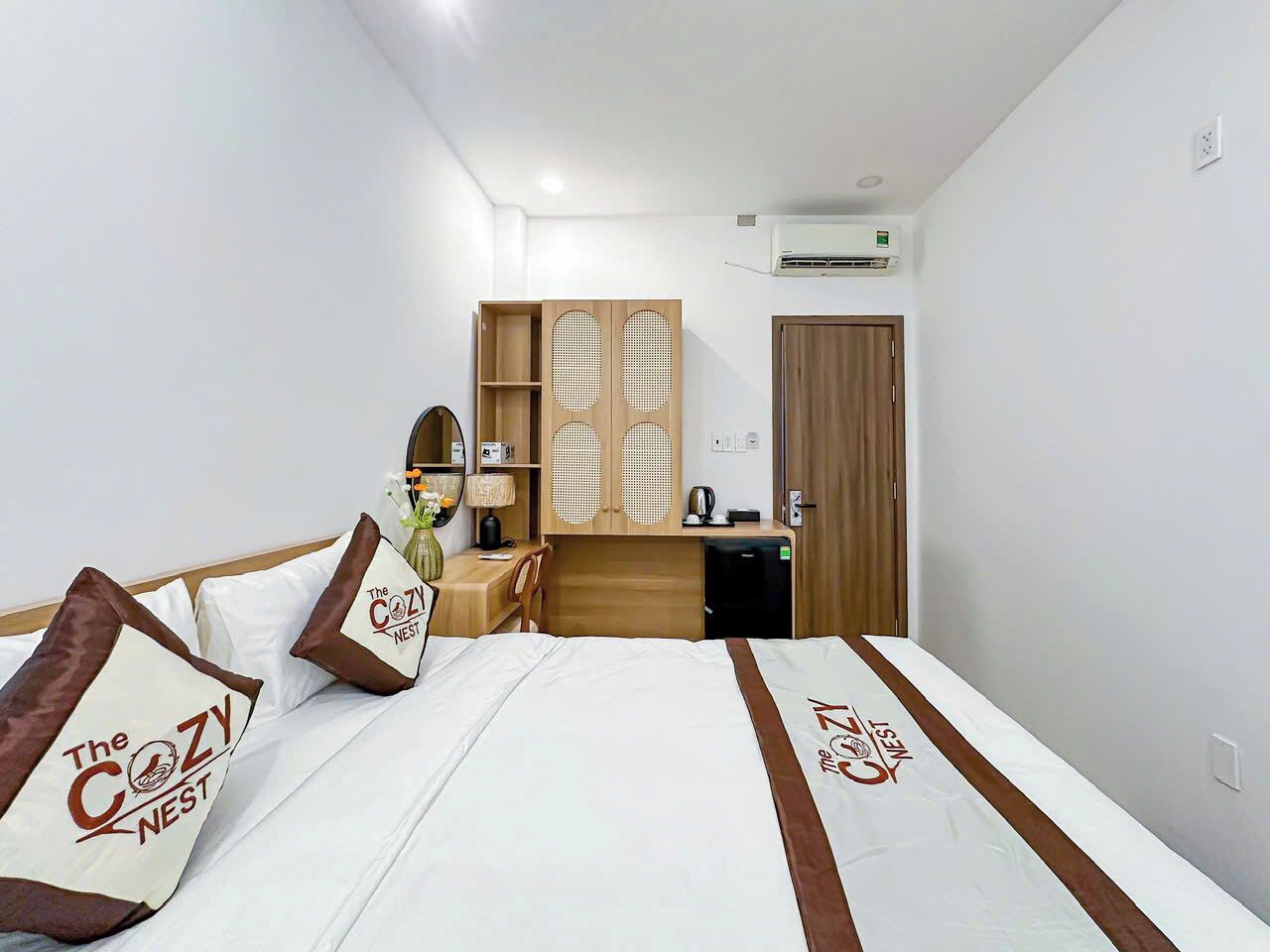 Caja de seguridad en la habitación, escritorio y cortinas blackout 