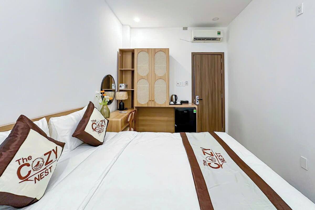 Kamar Double Standar | Brankas, meja kerja, tirai kedap cahaya, dan kedap suara
