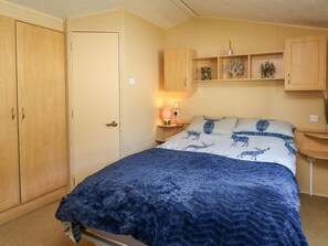 2 bedrooms, individually decorated, individually furnished, free WiFi - Caravan 2 at Blackmoor Farm Near Tenby (Narberth)