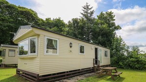 A mobile home with a front porch and a picnic table. - Caravan 2 at Blackmoor Farm Near Tenby (Narberth)