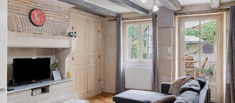 Holiday Home “Le Gîte Leiloo” with Private Terrace, Garden & Wi-Fi