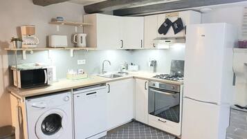 Frigorífic, microones, forn i placa de cuina