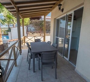 Outdoor dining - Peach Tree Villa with Private pool and stunning views (Neo Chorio)