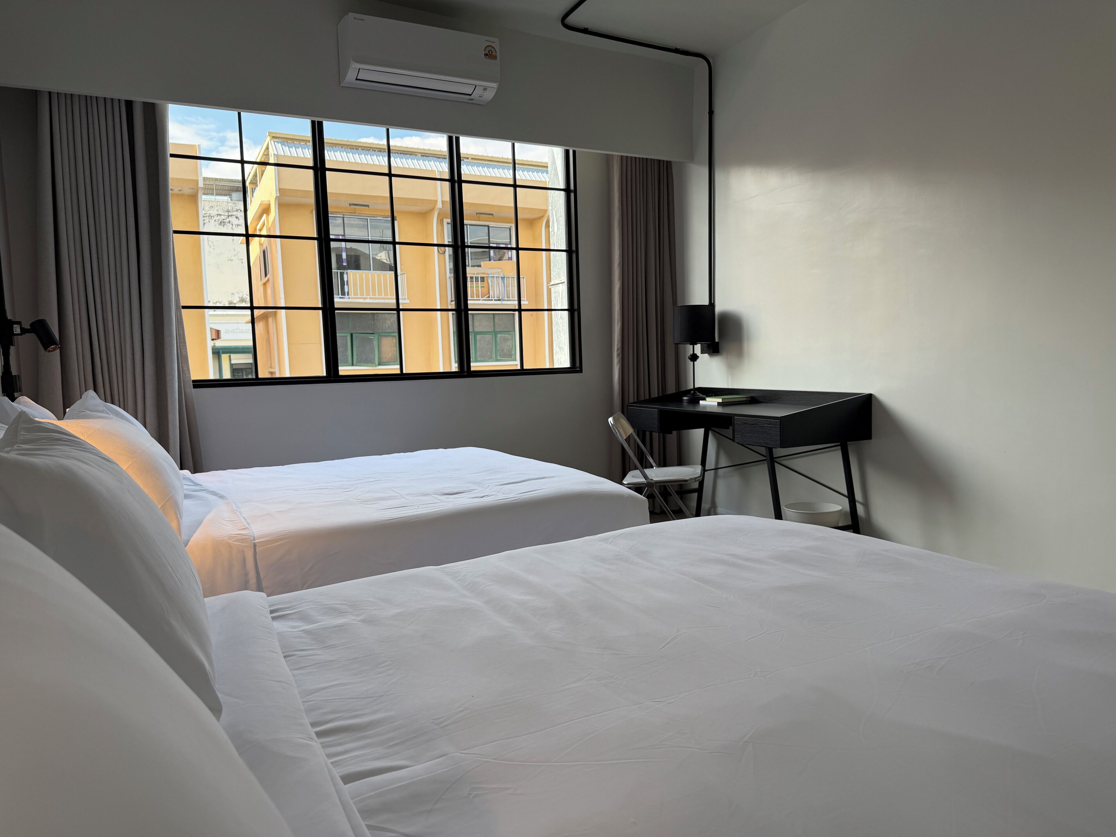 Family Superior | セーフティボックス (室内)、遮光カーテン、WiFi (無料)、ベッドシーツ