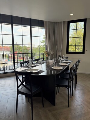 Family Premium - Holmes Pranakorn (Bangkok)