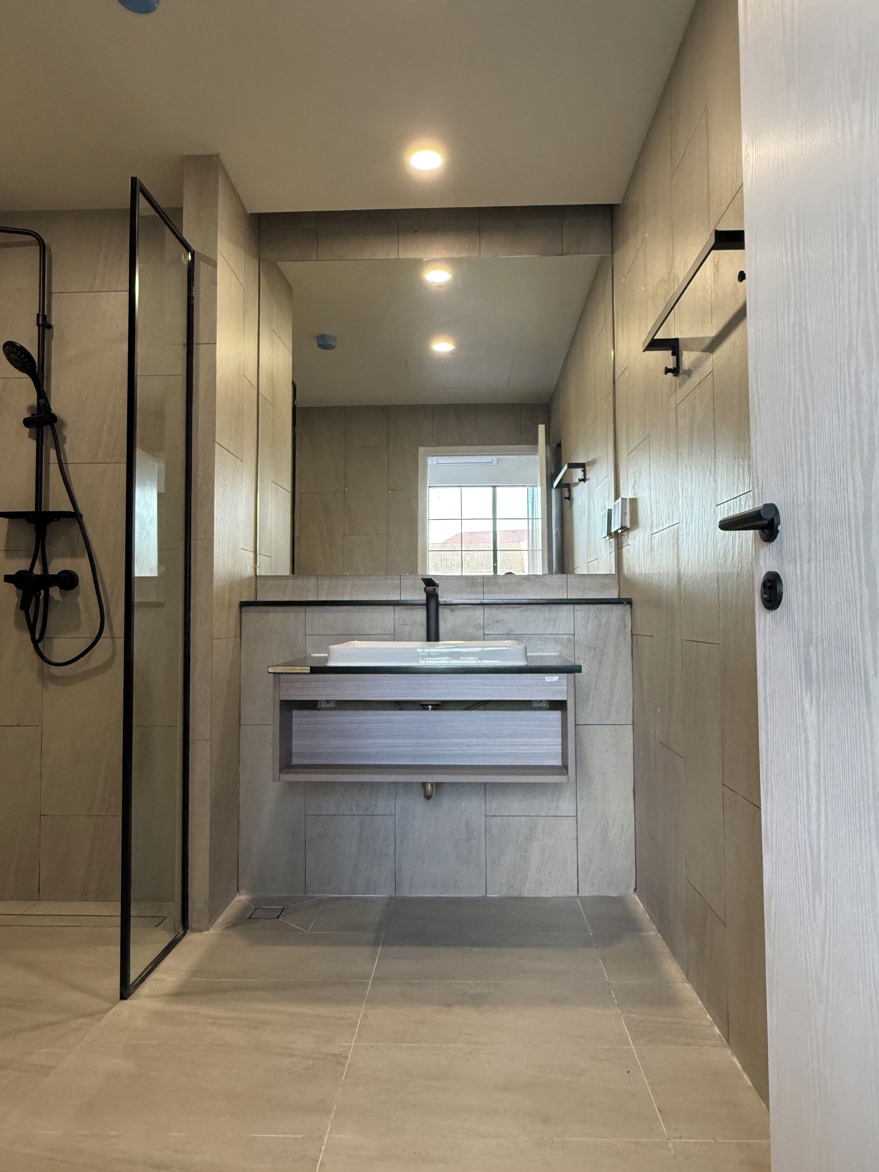 Shower, free toiletries, hair dryer, towels