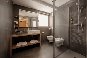Family Quadruple Room, Balcony, Mountain View | Bathroom