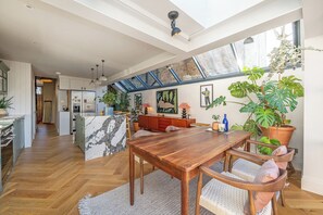 Dining - Tennyson House, by Veeve (London)