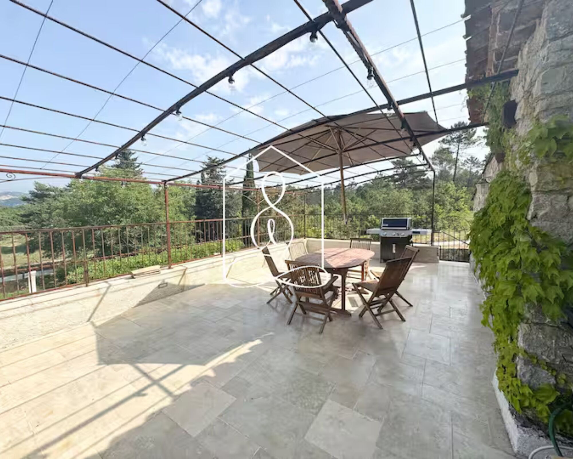 屋外ダイニングエリア