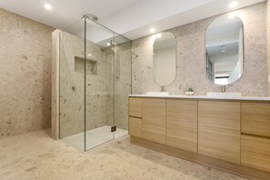 Bathroom - Ebden Lake House - Stylish two bedroom apartment right on Lake Hume (Ebden)