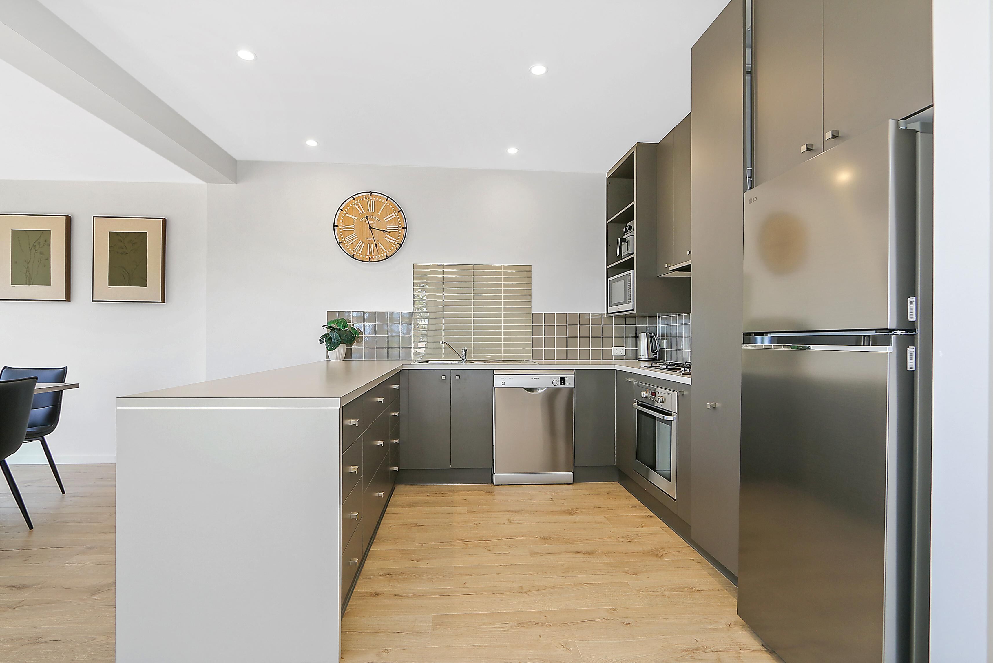 Micro-ondes, four, plaque de cuisson, lave-vaisselle