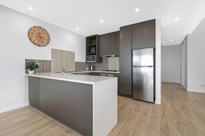 Mikrowelle, Ofen, Herdplatte, Geschirrspüler