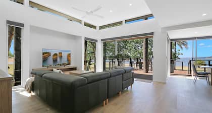 Ebden Lake House - Stylish two bedroom apartment right on Lake Hume