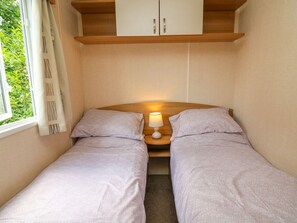 2 bedrooms, individually decorated, individually furnished, free WiFi - Caravan 3 at Blackmoor Farm Near Tenby (Narberth)