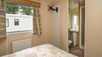 2 bedrooms, individually decorated, individually furnished, free WiFi