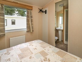 2 habitaciones, decoración personalizada y muebles diferentes 