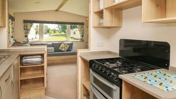 Cookware/dishes/utensils
