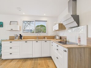 Fridge, microwave, oven, dishwasher - 600m from the beach – House 6 adults and 1 child (Arzon)