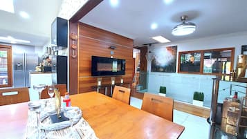 Casa, 3 quartos, banheira de imersão, vista para o jardim | Sala de jantar