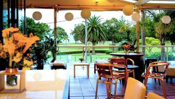 House, 3 Bedrooms, Hot Tub, Garden View | Dining