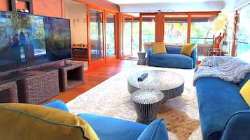 Casa, 3 habitaciones, hidromasaje, vista al jardín | Sala de estar