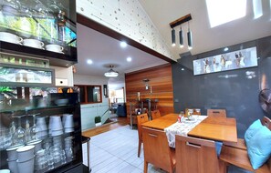 Nhà, 3 phòng ngủ, bồn tắm nước nóng, quang cảnh vườn | Khu ăn uống