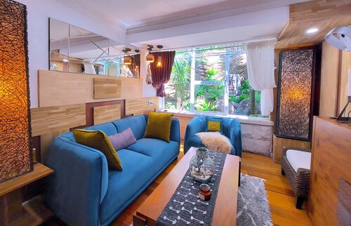 Charming Retreat! at Famous Palm Beach! Outdoor Spa Till 8! Walk to Ocean Beach!