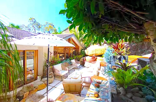 Charming Retreat! at Famous Palm Beach! Outdoor Spa Till 8! Walk to Ocean Beach!