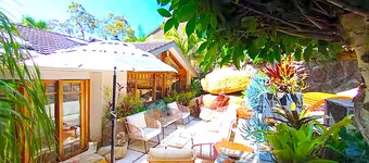 Charming Retreat! at Famous Palm Beach! Outdoor Spa Till 8! Walk to Ocean Beach!