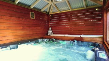 House, 3 Bedrooms, Hot Tub, Garden View | Interior