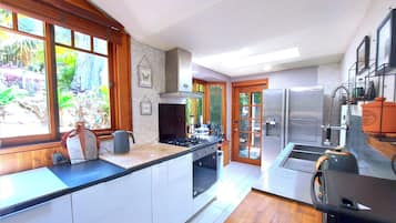 House, 3 Bedrooms, Hot Tub, Garden View | Interior