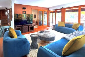 House, 3 Bedrooms, Hot Tub, Garden View | Living room