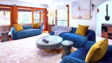 House, 3 Bedrooms, Hot Tub, Garden View | Living room