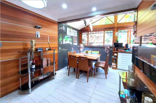 Charming Retreat! at Famous Palm Beach! Outdoor Spa Till 8! Walk to Ocean Beach!