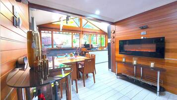 Maison, 3 chambres, bain à remous, vue jardin | Restauration