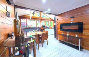 House, 3 Bedrooms, Hot Tub, Garden View | Dining - Charming Retreat! at Famous Palm Beach! Outdoor Spa Till 8! Walk to Ocean Beach! (Sydney)