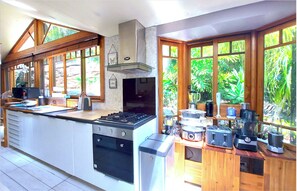 House, 3 Bedrooms, Hot Tub, Garden View | Interior - Charming Retreat! at Famous Palm Beach! Outdoor Spa Till 8! Walk to Ocean Beach! (Sydney)