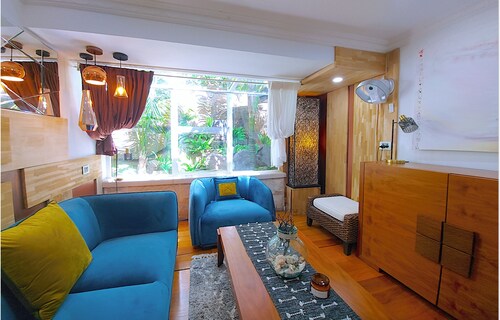 Charming Retreat! at Famous Palm Beach! Outdoor Spa Till 8! Walk to Ocean Beach!
