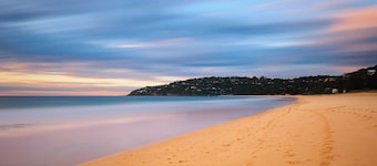 Charming Retreat! at Famous Palm Beach! Outdoor Spa Till 8! Walk to Ocean Beach!