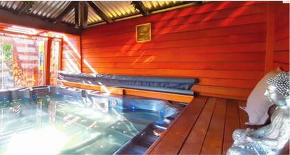 Charming Retreat! at Famous Palm Beach! Outdoor Spa Till 8! Walk to Ocean Beach!