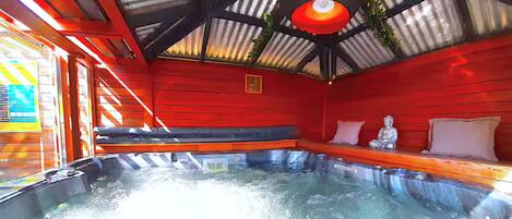 Ferienhaus, 3 Schlafzimmer, Whirlpool, Gartenblick | Pool