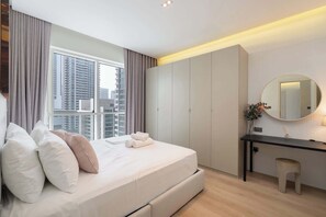 1 bedroom, iron/ironing board, WiFi, bed sheets - Free housekeeping visits during your stay - StayShort - Chic 1 Bedroom Haven Perfect for 2 in Dubai Marina (Dubai Marina)